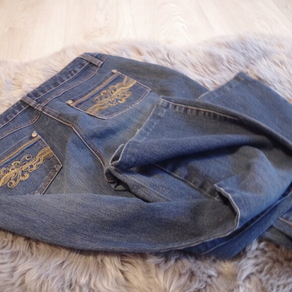 Wider Legs Contrast Dark Washed Jeans - Picture 5 of 5